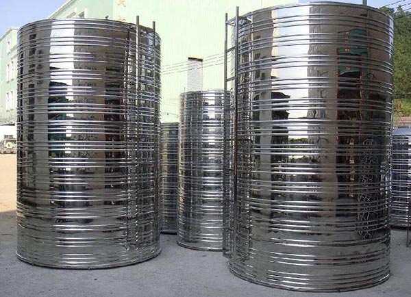 <strong>不銹鋼圓柱形水箱</strong>